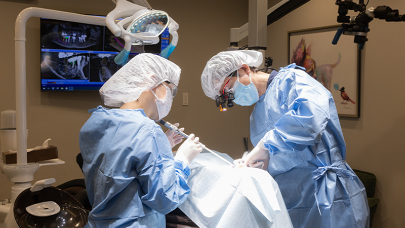 清潔で衛生管理が徹底された専用オペ室